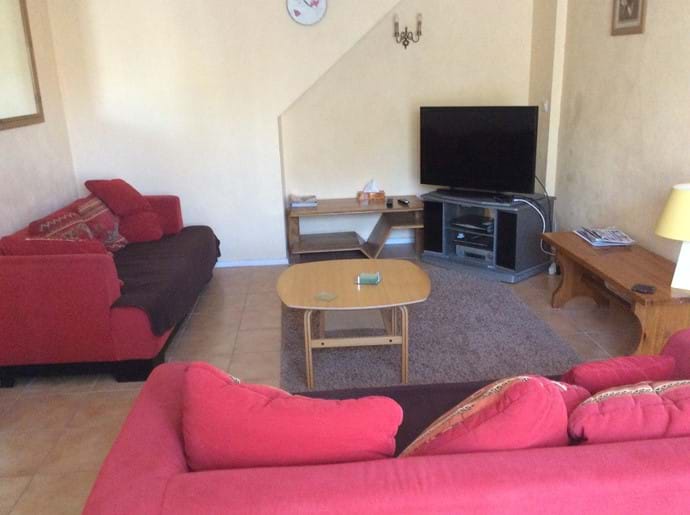 lounge with 2 sofas and freeview tv 
