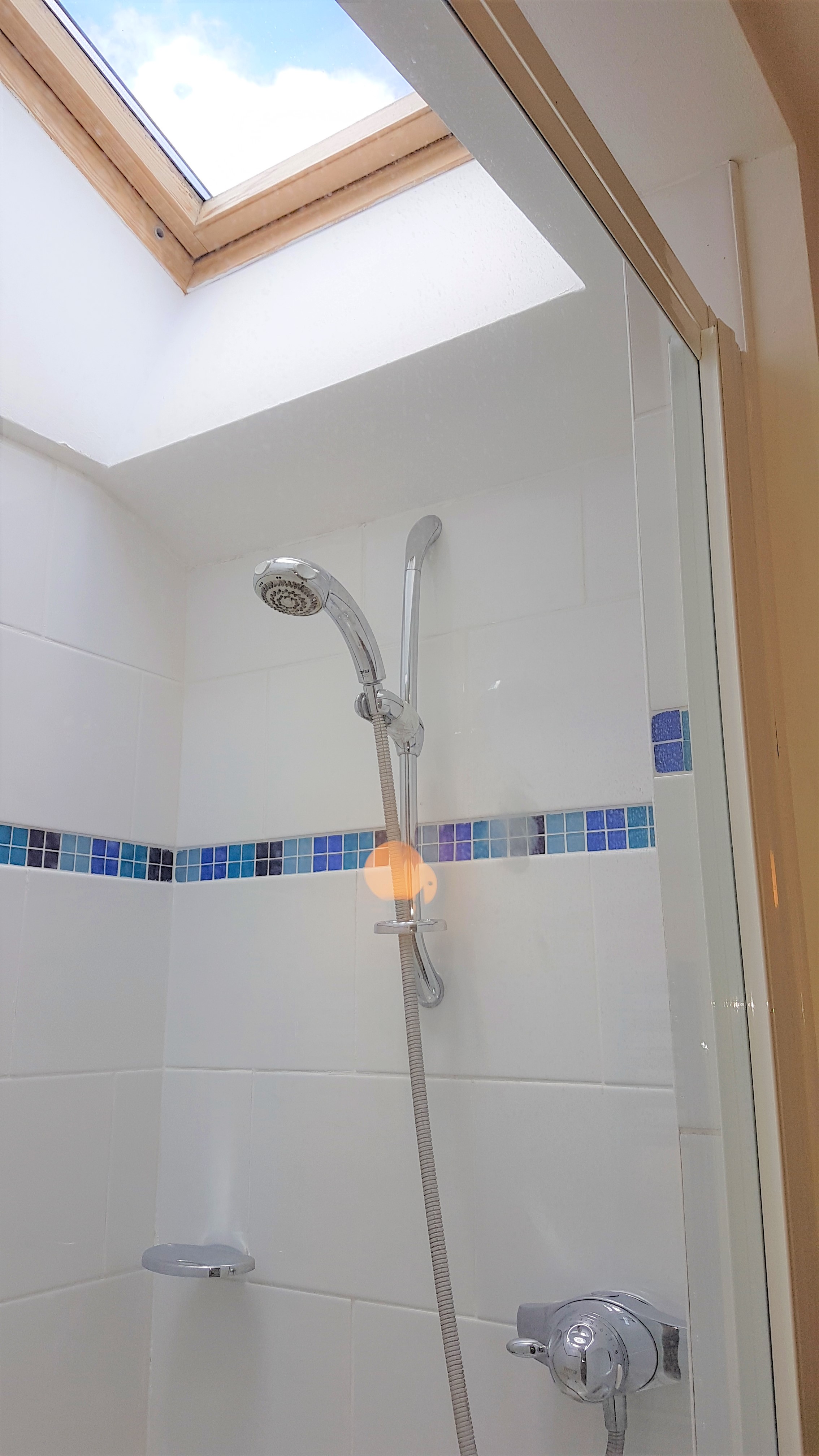 Large shower enclosure with sky view!