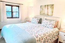 Bright and airy SuperKing bedroom with 2 windows overlooking the gardens.