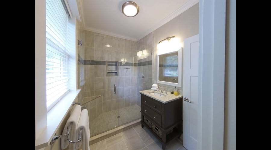 Wider view of Bathroom 3