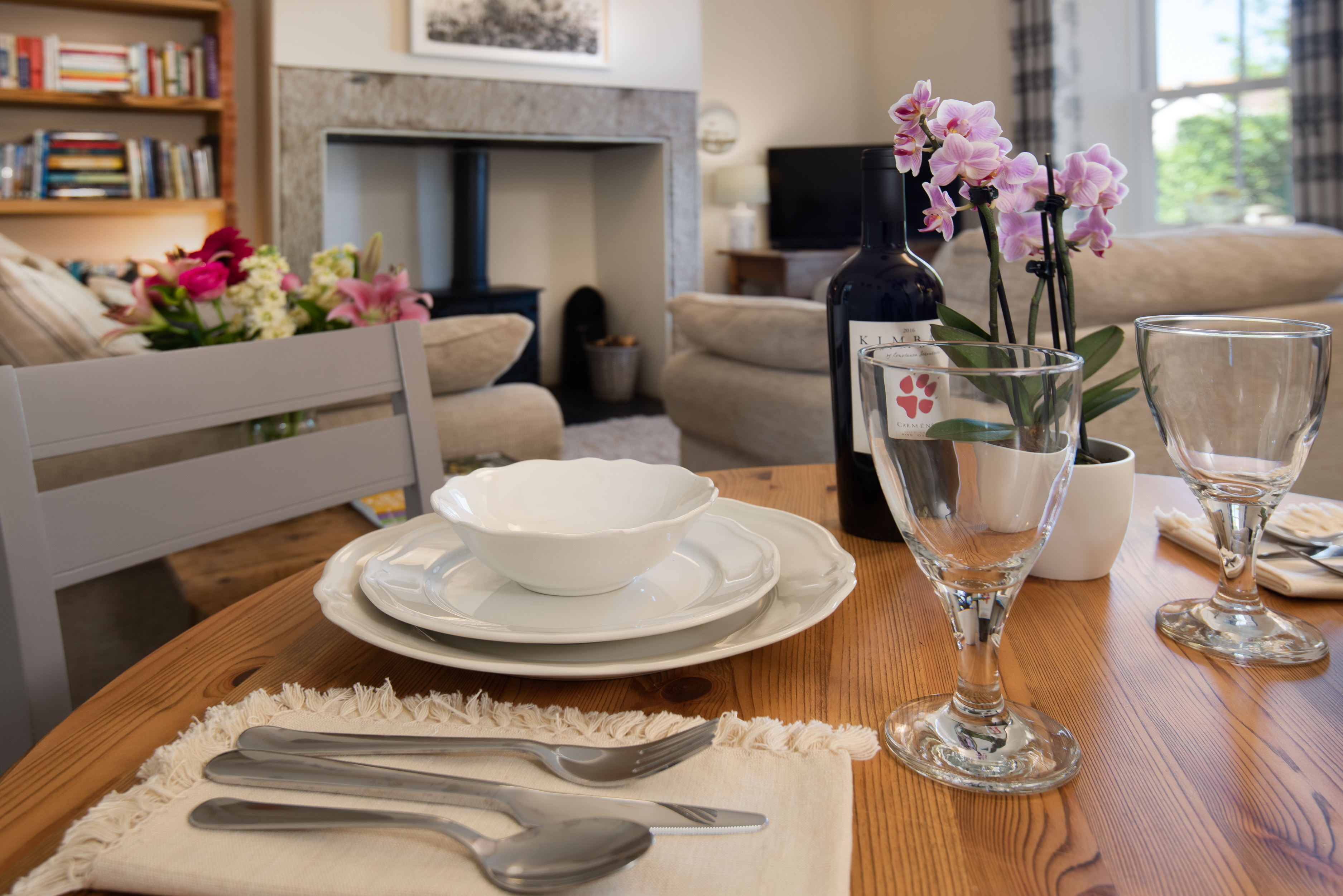 Enjoy dining in or out. There’s a folder of recommended places to eat, including those that are dog-friendly, on the living room bookshelves. 