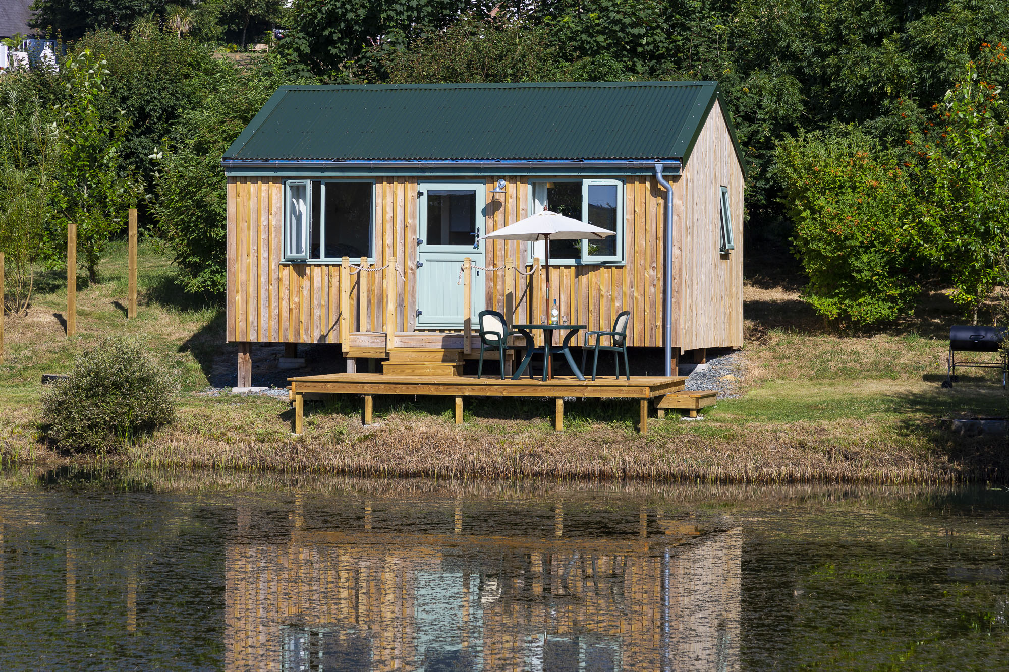 Sandpiper wooden hut accommodation overlooking the lake