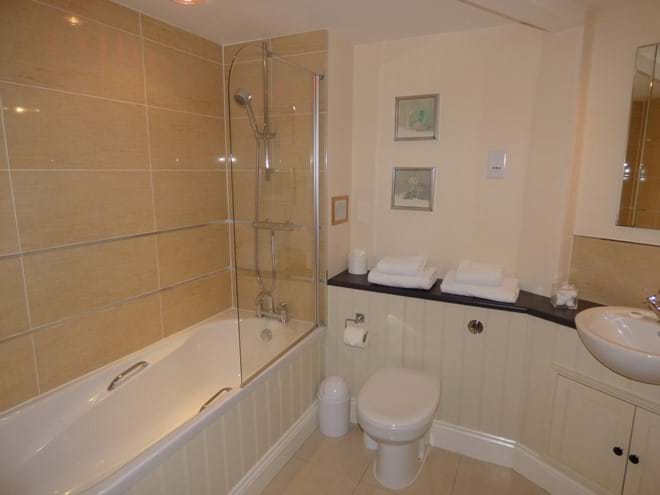 Bath/shower room