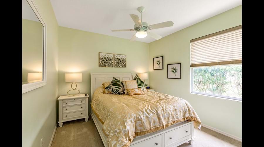 Bedroom 2 (American Queen bed)