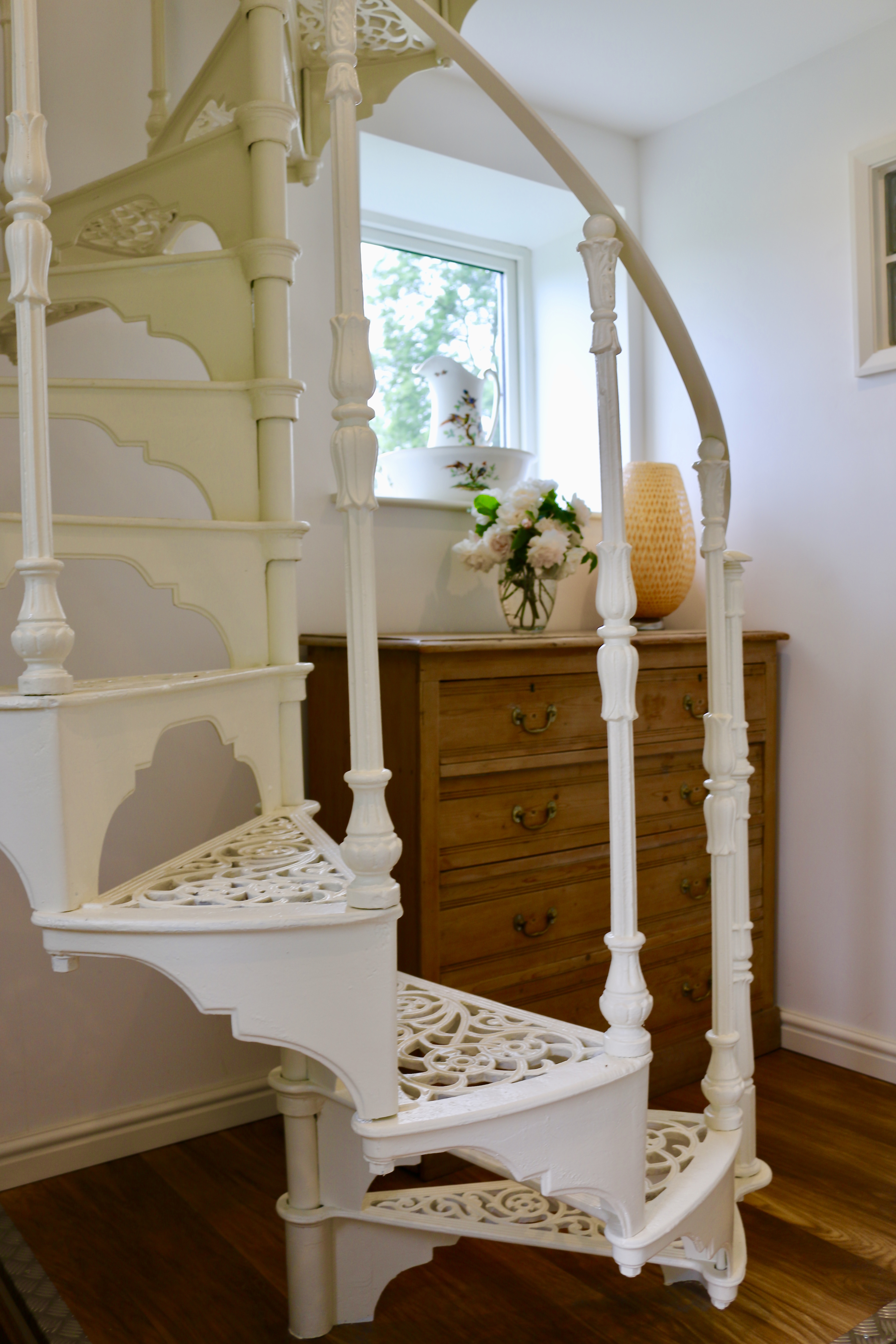 Cast-iron spiral staircase in the entrance hall