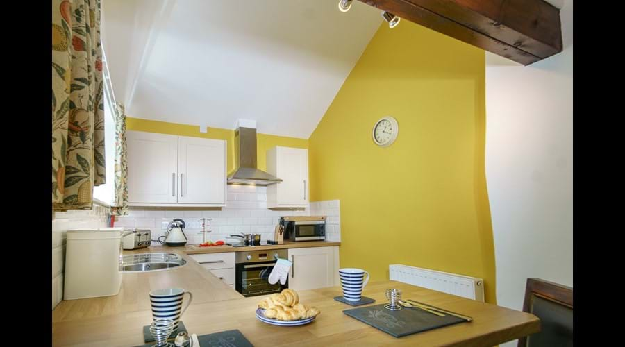 Bright & Fresh kitchen with breakfast bar