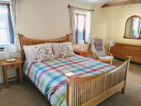 King sized double bedroom