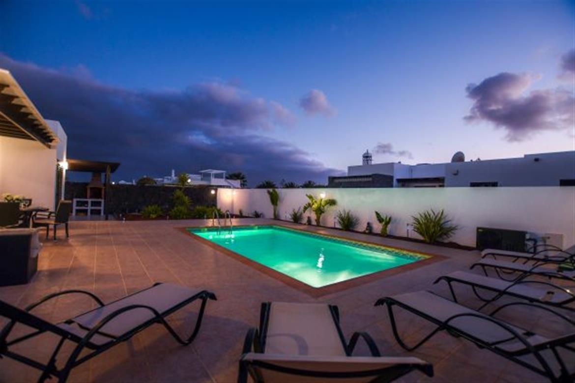 Villa Verano Luxury Holiday Rental Villa In Playa Blanca