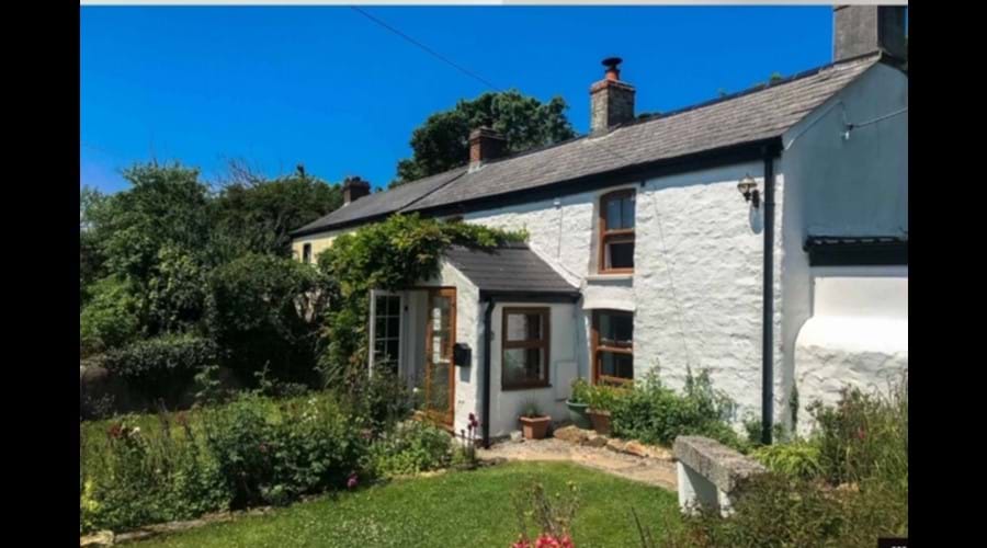 White washed 200 year old holiday cottage