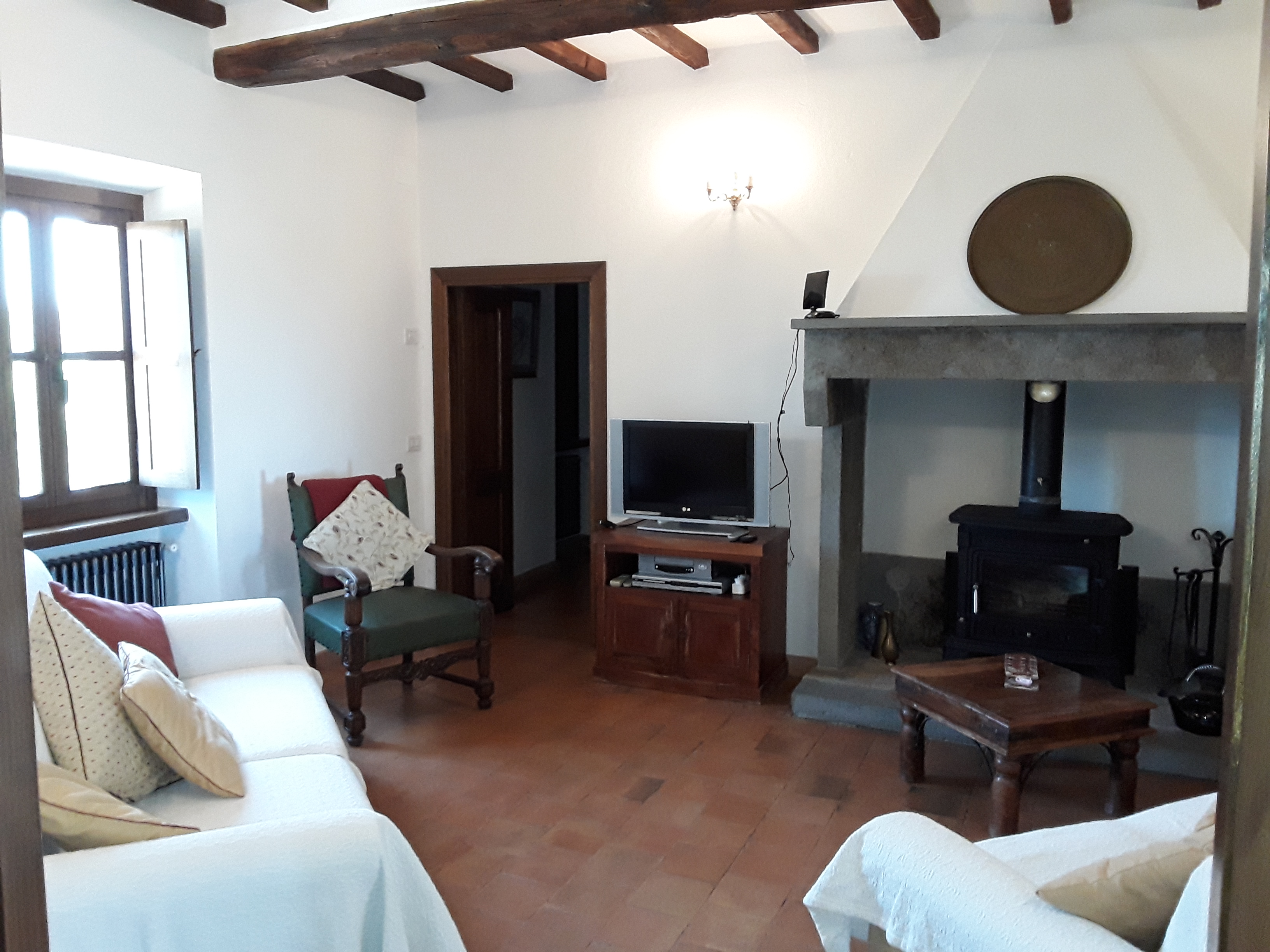 Woodburner, cozy evenings in front of the fire.