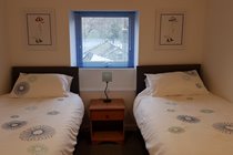 Bedroom 2 with twin beds