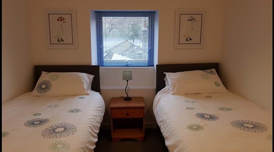 Bedroom 2 with twin beds