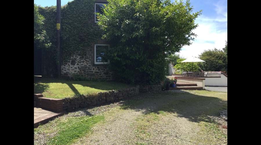 End view of Coach cottage and drive in towards parking area