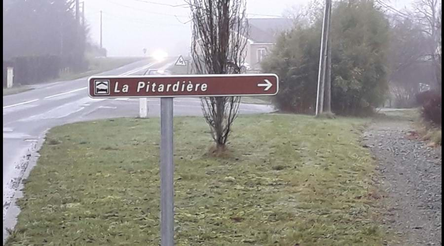 Right hand sign on Route du Javron to turn into La Pitardiere