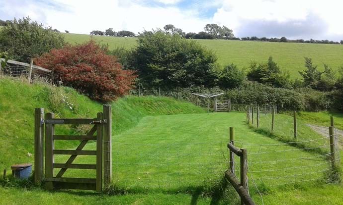 Enclosed garden area to exercise your dog or sit and have a picnic and enjoy the view
