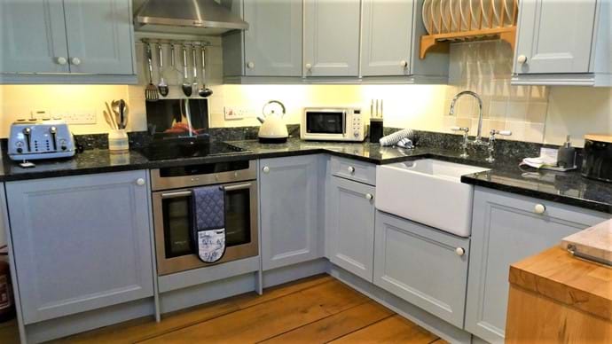 Cottage Style Kitchen with Belfast sink