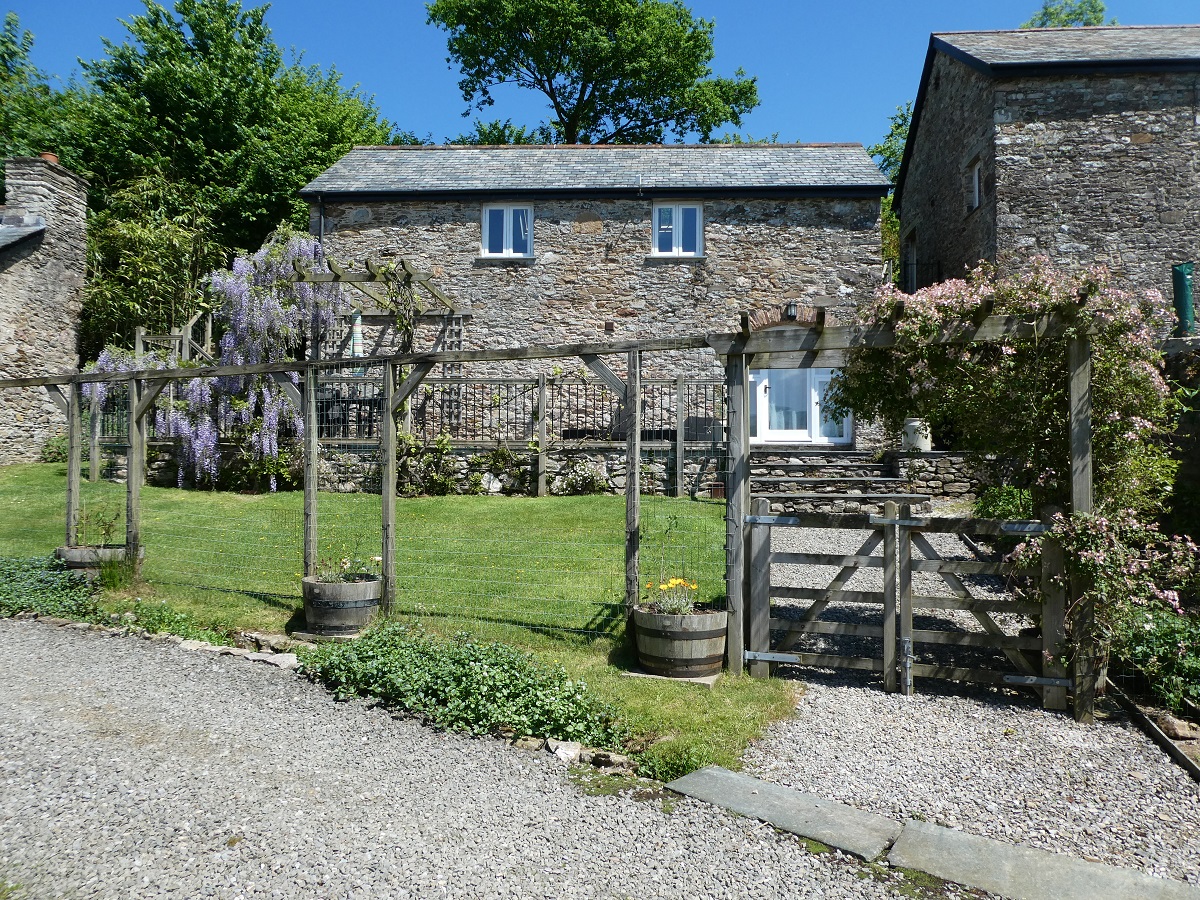 Nutcombe Cottage Detached Dog Friendly Luxury Barn Conversion
