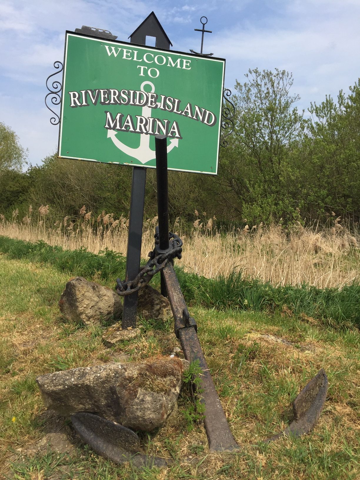 WELCOME TO RIVERSIDE ISLAND MARINA SIGN 