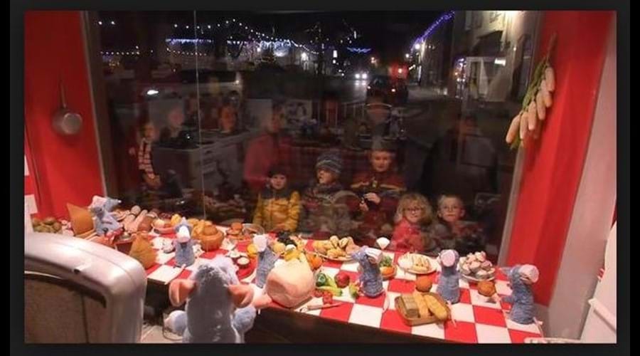 Animations in all the Shop Windows.