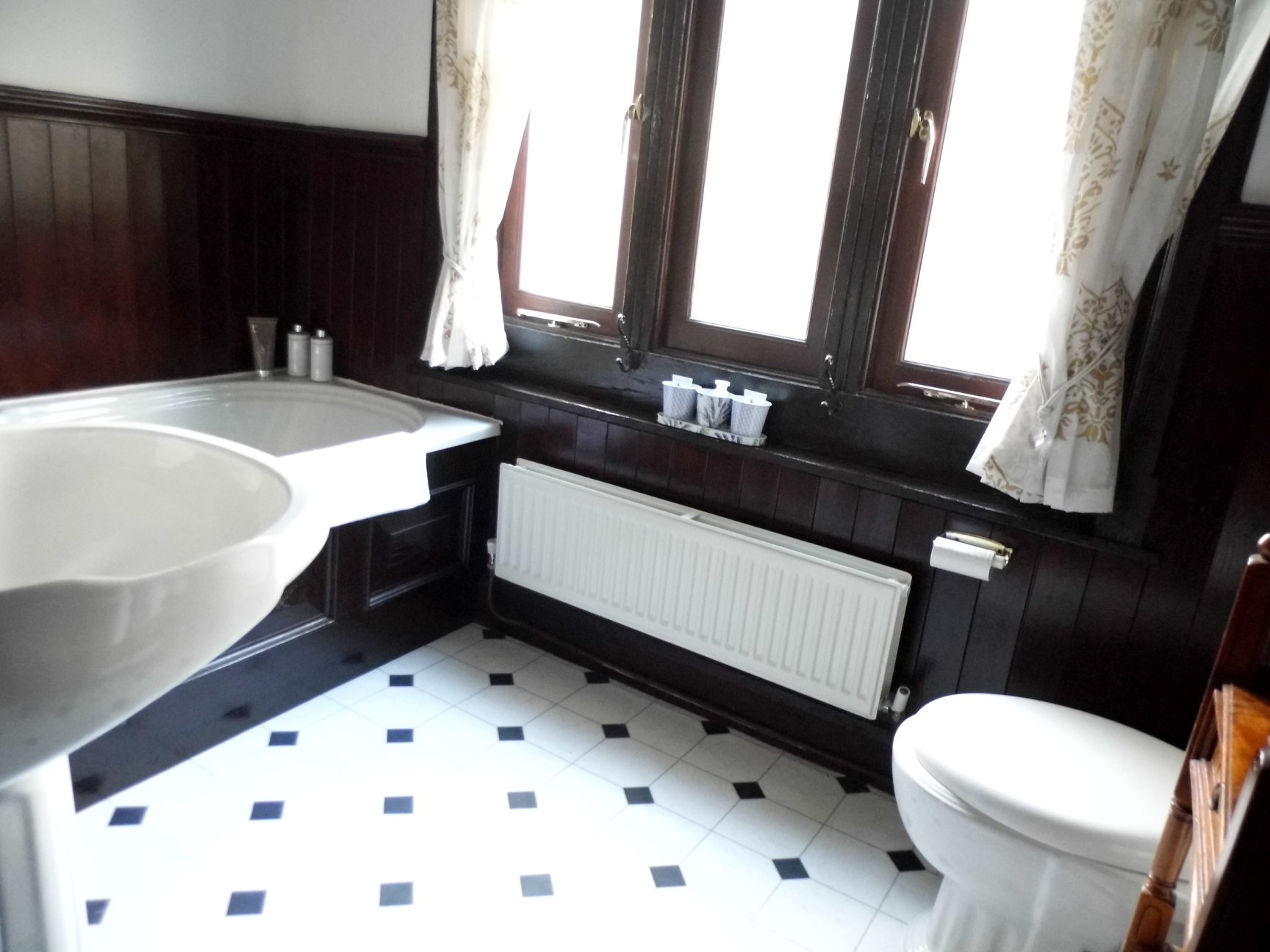 Main upstairs bathroom