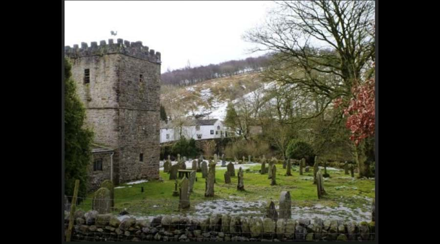 image-of-church-yard-church-and-the-george-inn