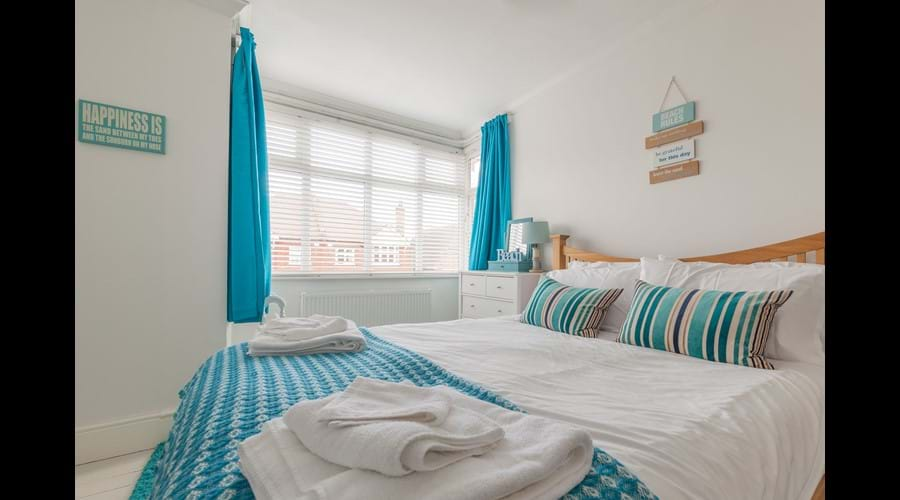 The main bedroom with a king size bed and a sea glimpse!