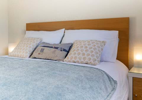 Relax and drift off to sleep in a super comfy, king size bed. So close you can even hear the sea!