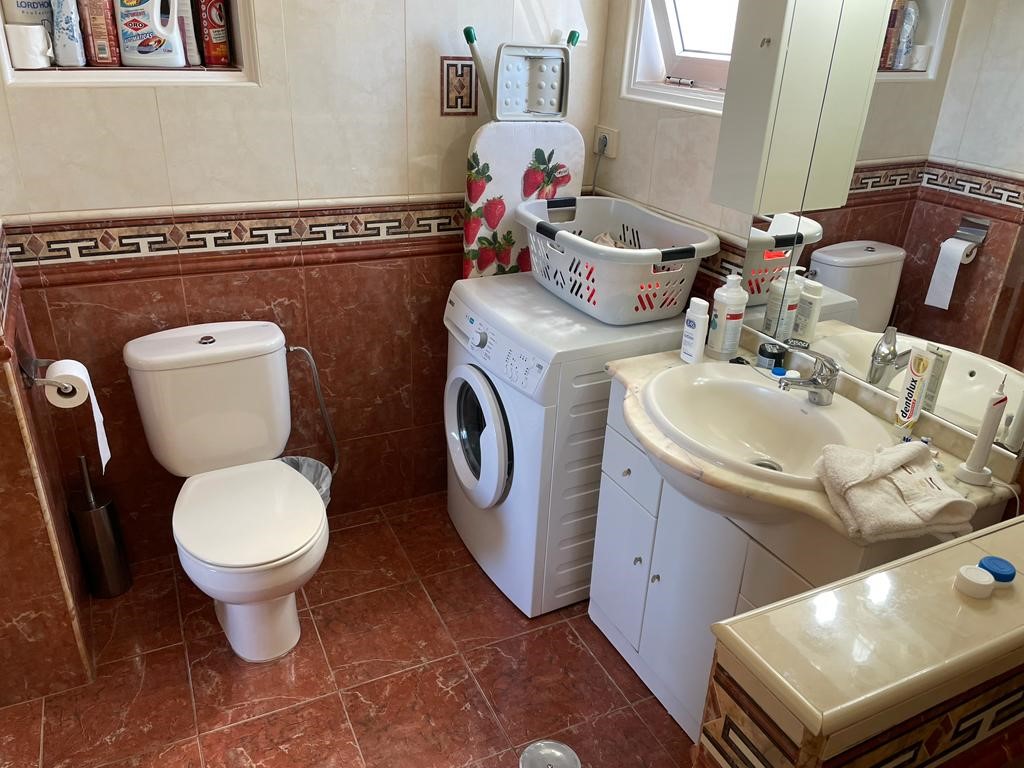 Ensuite bathroom with washing machine
