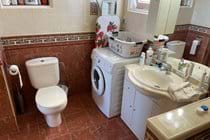 Ensuite bathroom with washing machine