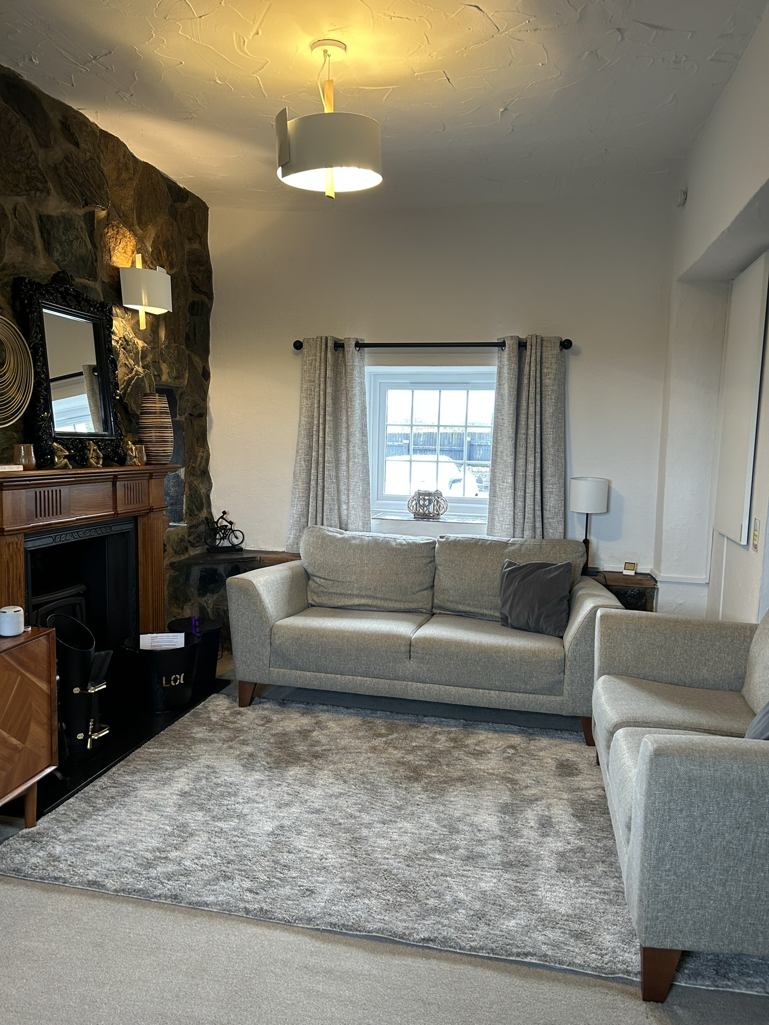 Lounge with seating for 8, smart TV with built in Freesat - Pets are welcome in this room