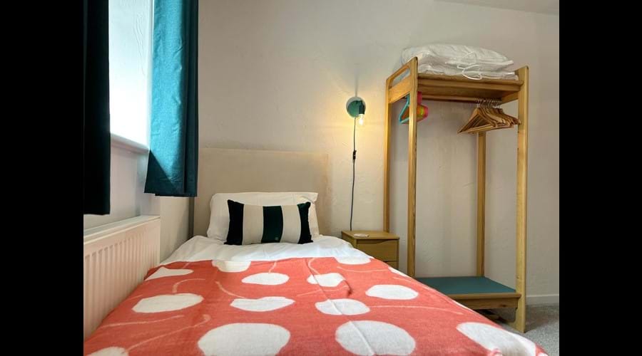 Twin bedroom (ground floor)