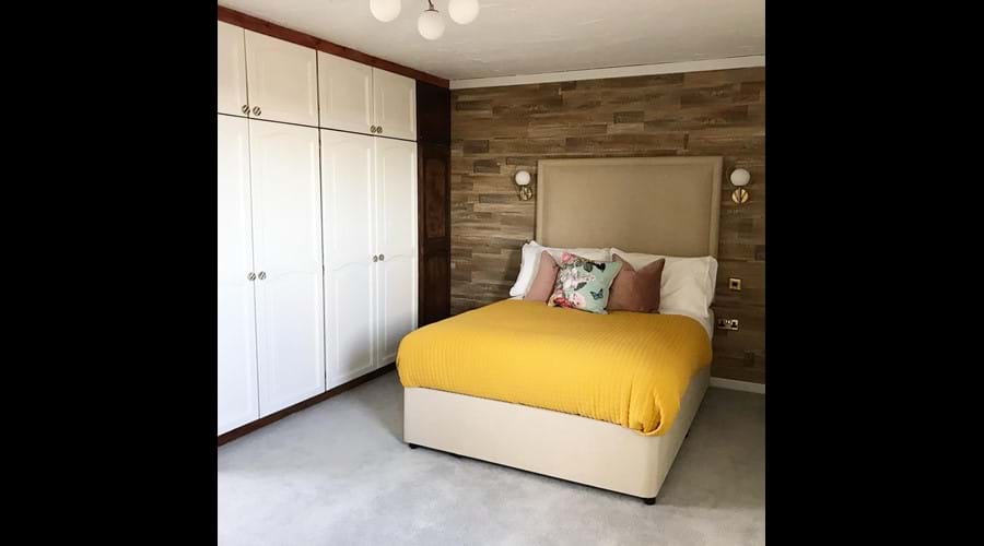 Double bedroom (upstairs)