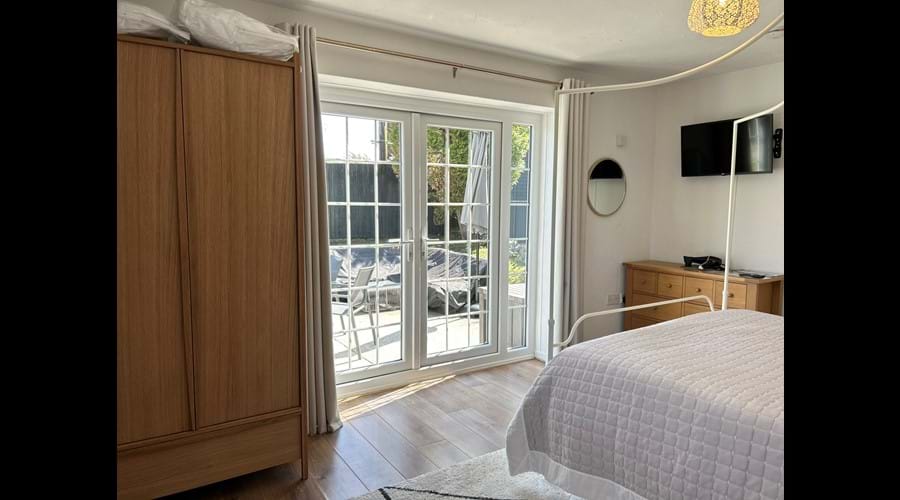 Kingsize bedroom (ground floor)