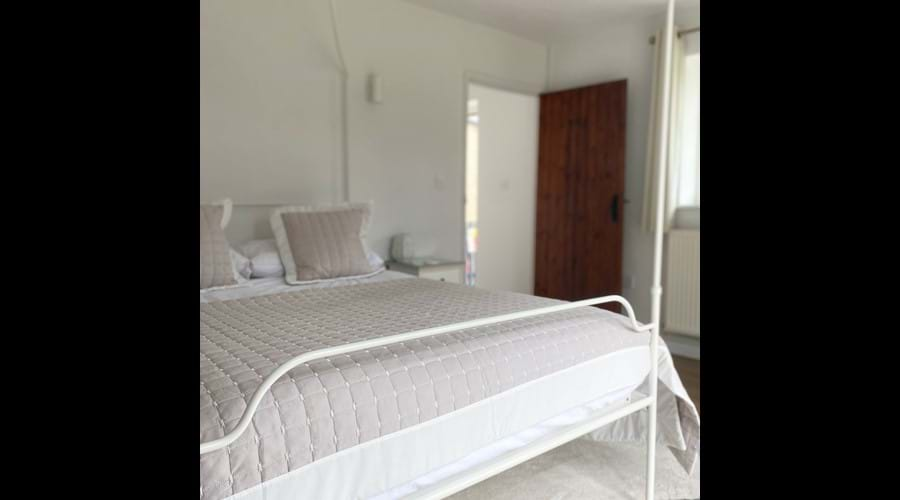 Kingsize bedroom (ground floor)