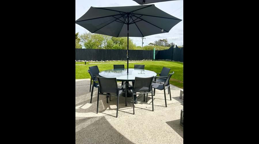 Enclosed rear garden (patio furniture available to use April-September)