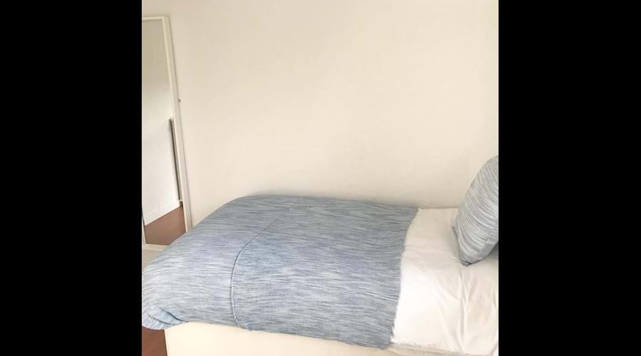 Twin bedroom (downstairs)
