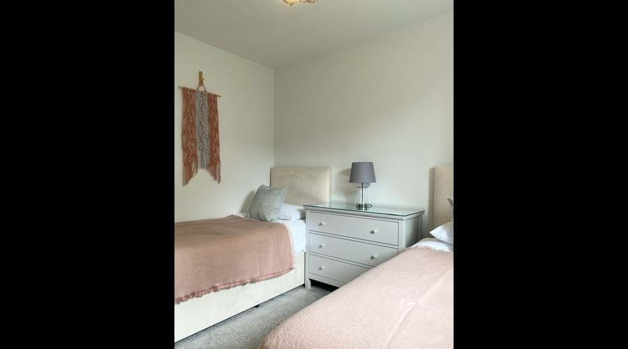 Twin bedroom (ground floor)
