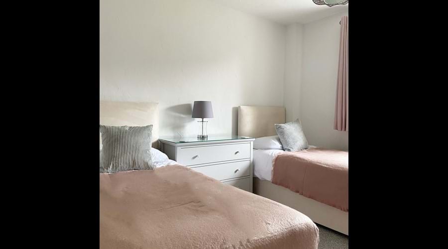 Twin bedroom (ground floor)
