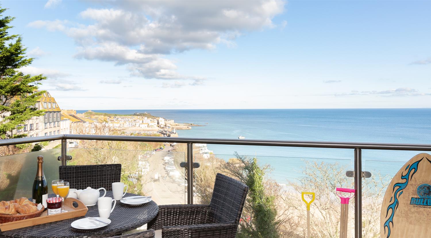 Luxury SelfCatering Holiday Apartment St Ives with Sea View