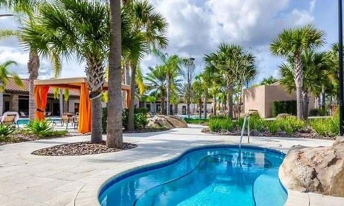 Large Jacuzzi and Cabanas for guests Large Jacuzzi and Cabanas for guests