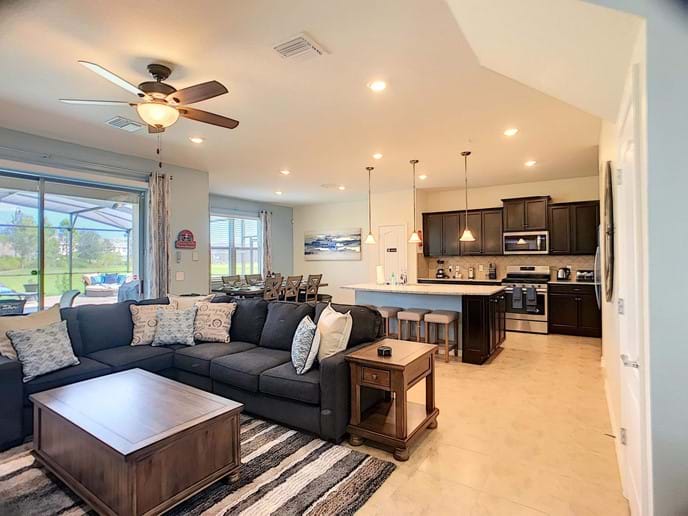 Bright and open family room with Kitchen/Dining Bright and open family room with Kitchen/Dining