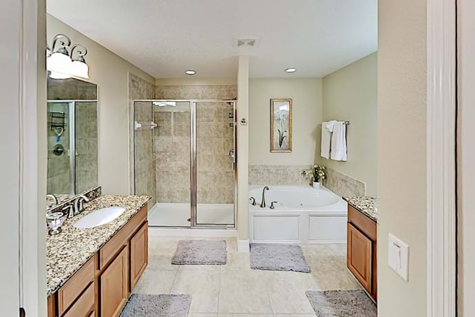 2nd Master en-suite with jetted tub and walk-in shower 2nd Master en-suite with jetted tub and walk-in shower