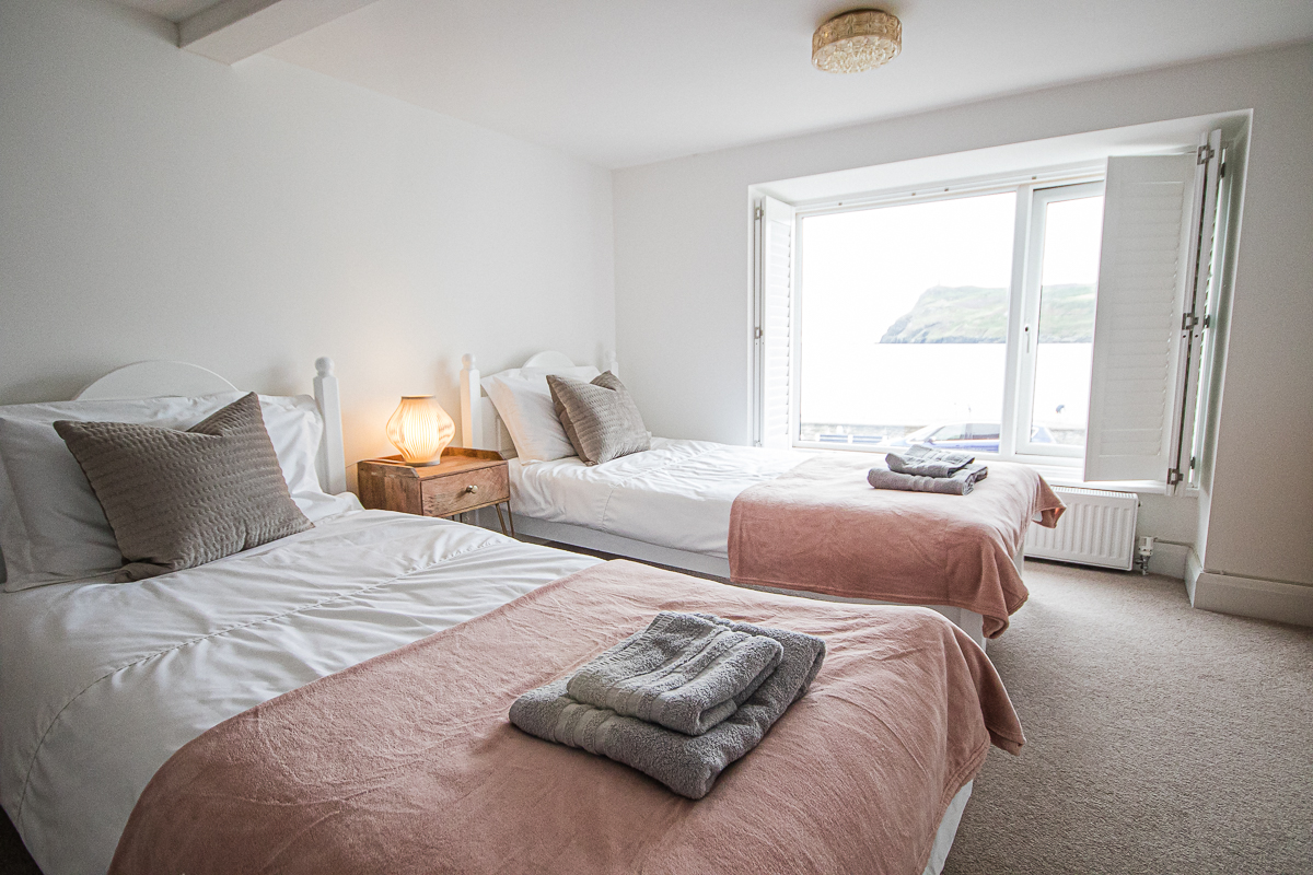 Seaview twin bedroom with beachview 