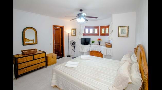 Bed 1 + full en-suite + super king size bed + ceiling fan  + mosquito net + air con