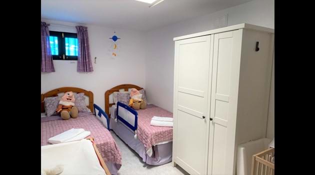 Bed 4 nursery + cot