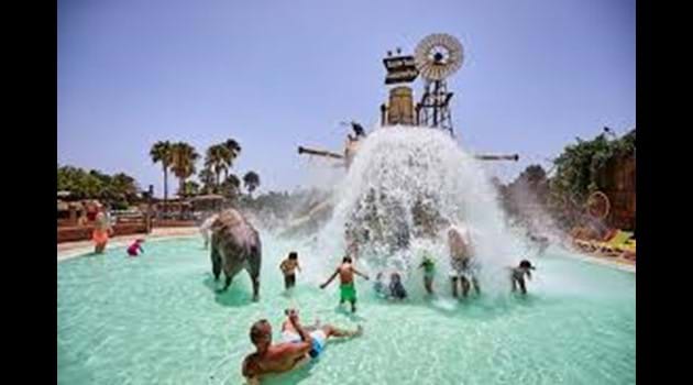 Water park section of Rancho Texas + dolphin show + eagle show- seal lion + more