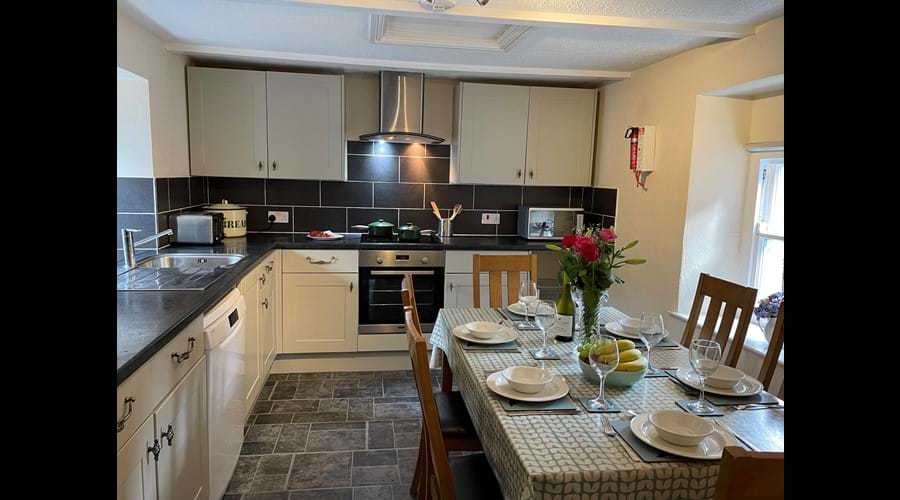 Fully equipped kitchen and dining area