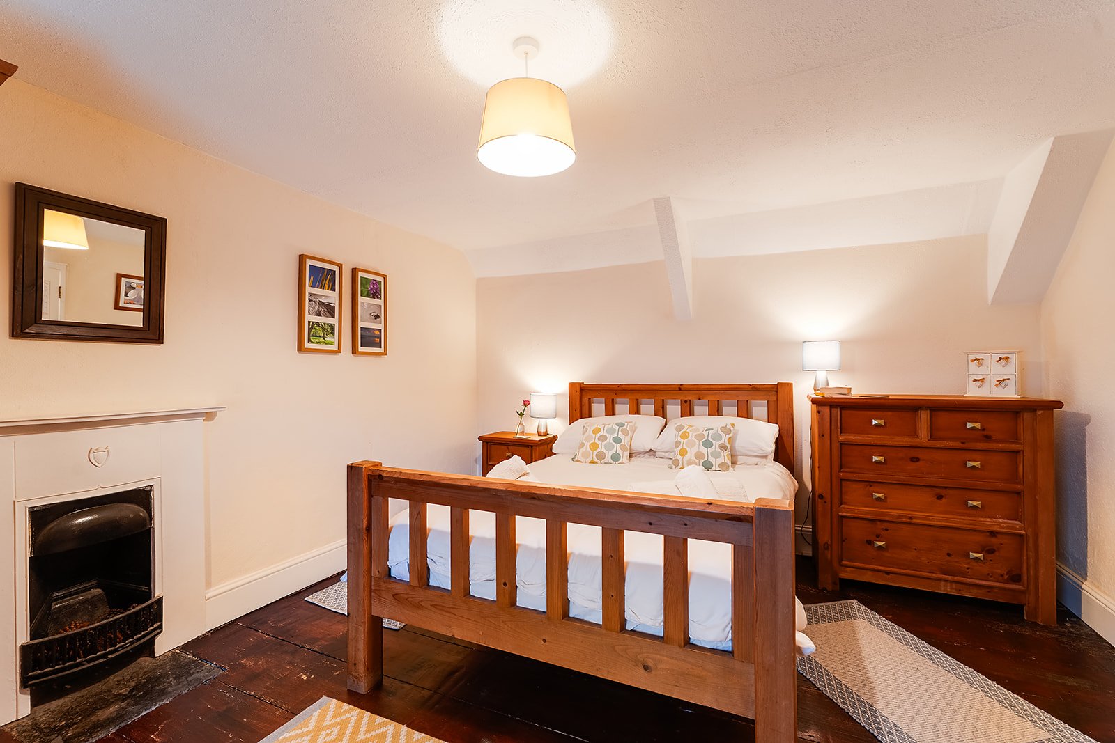 Spacious upstairs double bedroom 