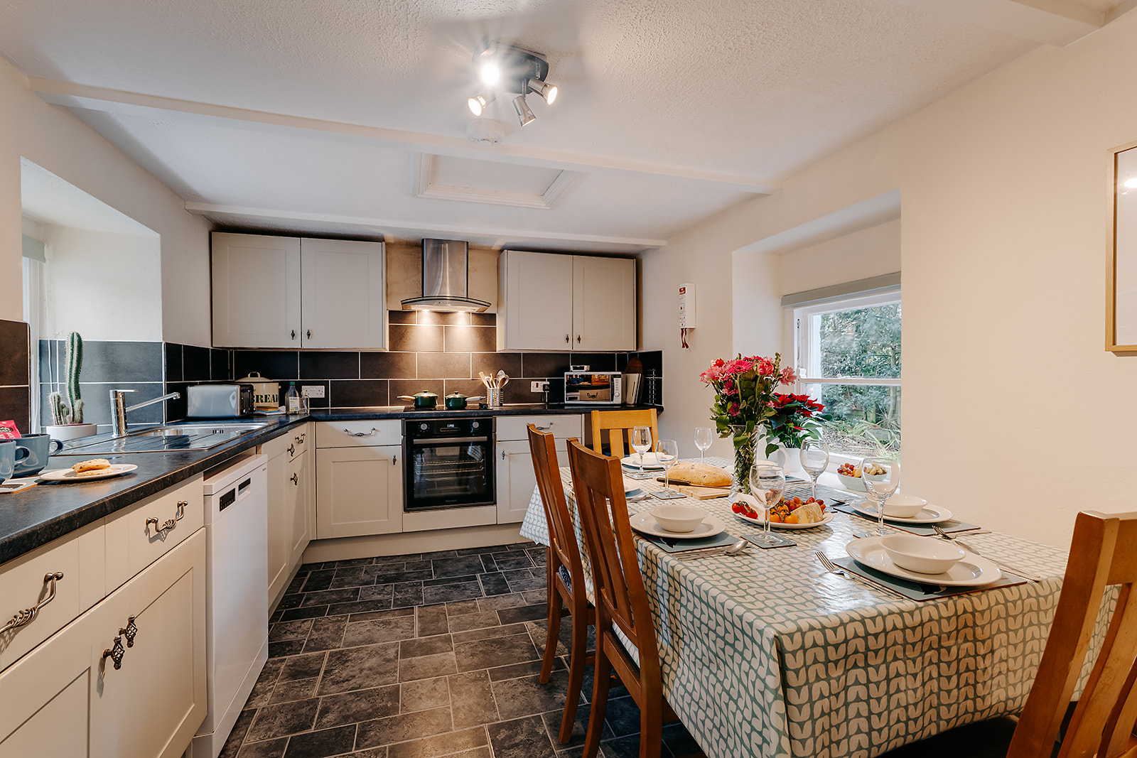 Fully equipped kitchen