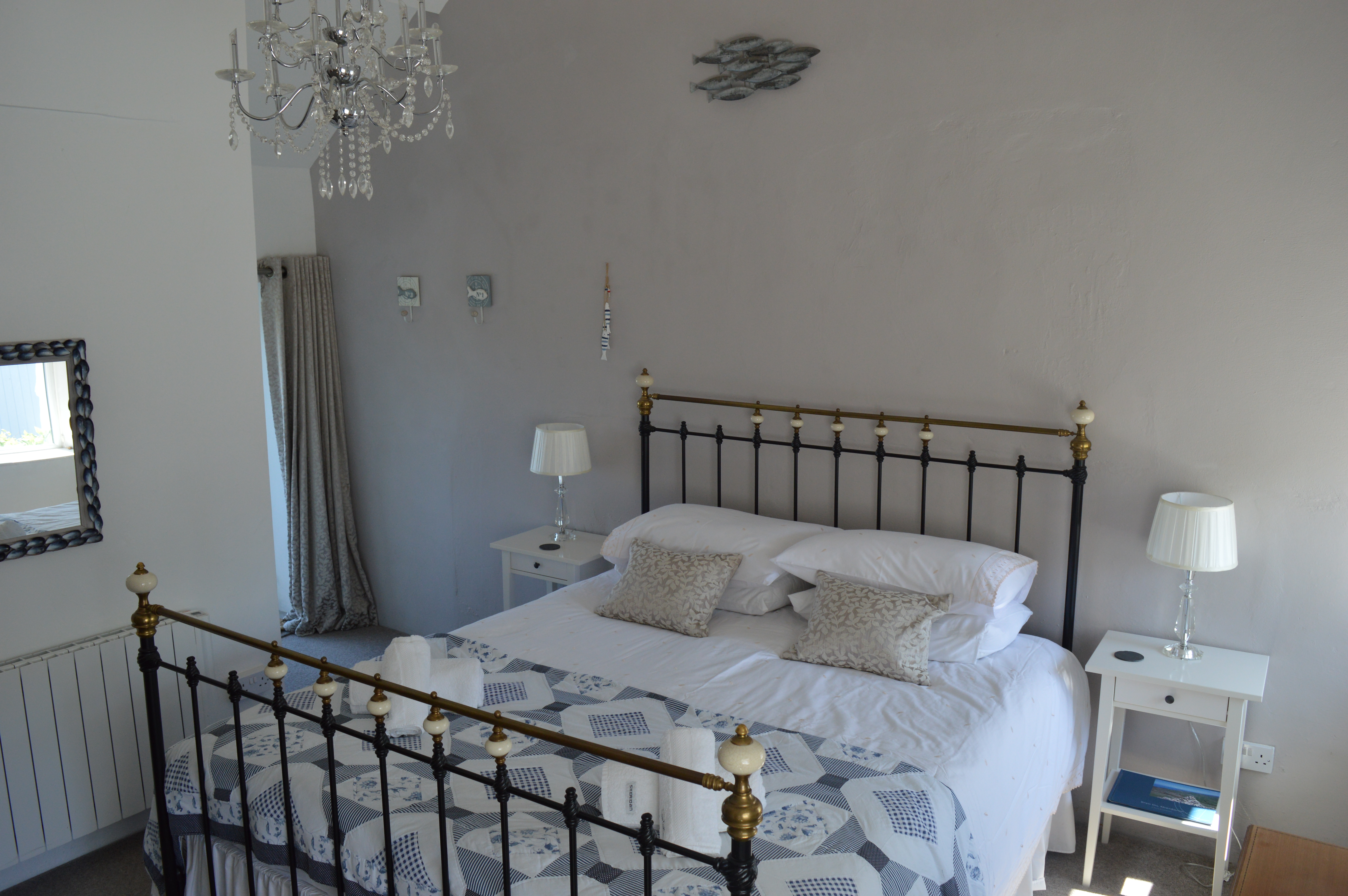 Master bedroom - the original crog loft - with high ancient beams 